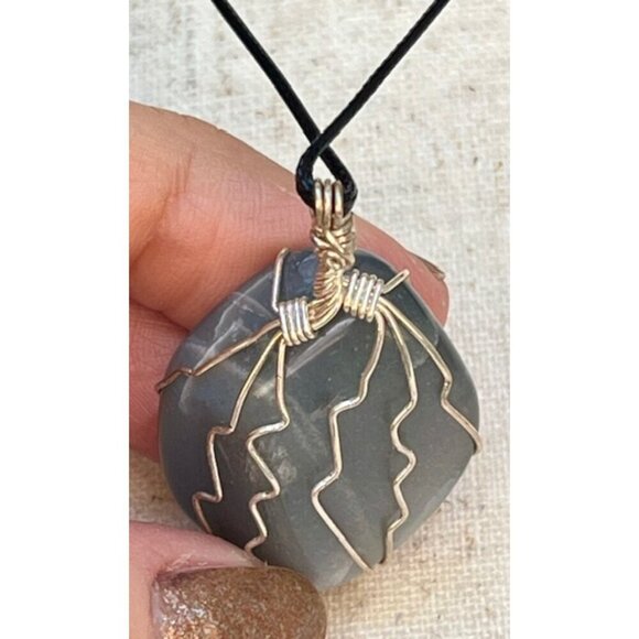 Grey Chalcedony Agate Wire Wrapped Pendant Silver Tone Black Cord Necklace 24" - Picture 8 of 10